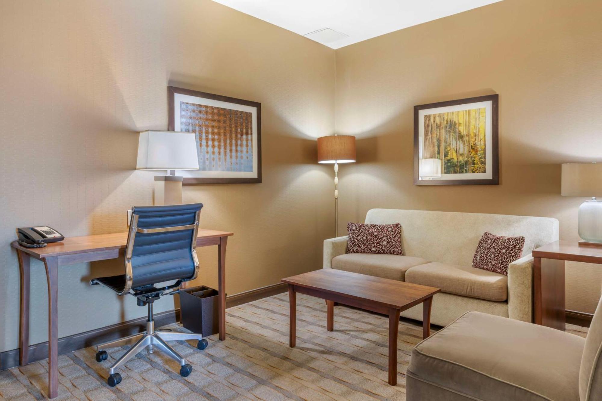 Western Premier Boulder Falls Hotel Lebanon