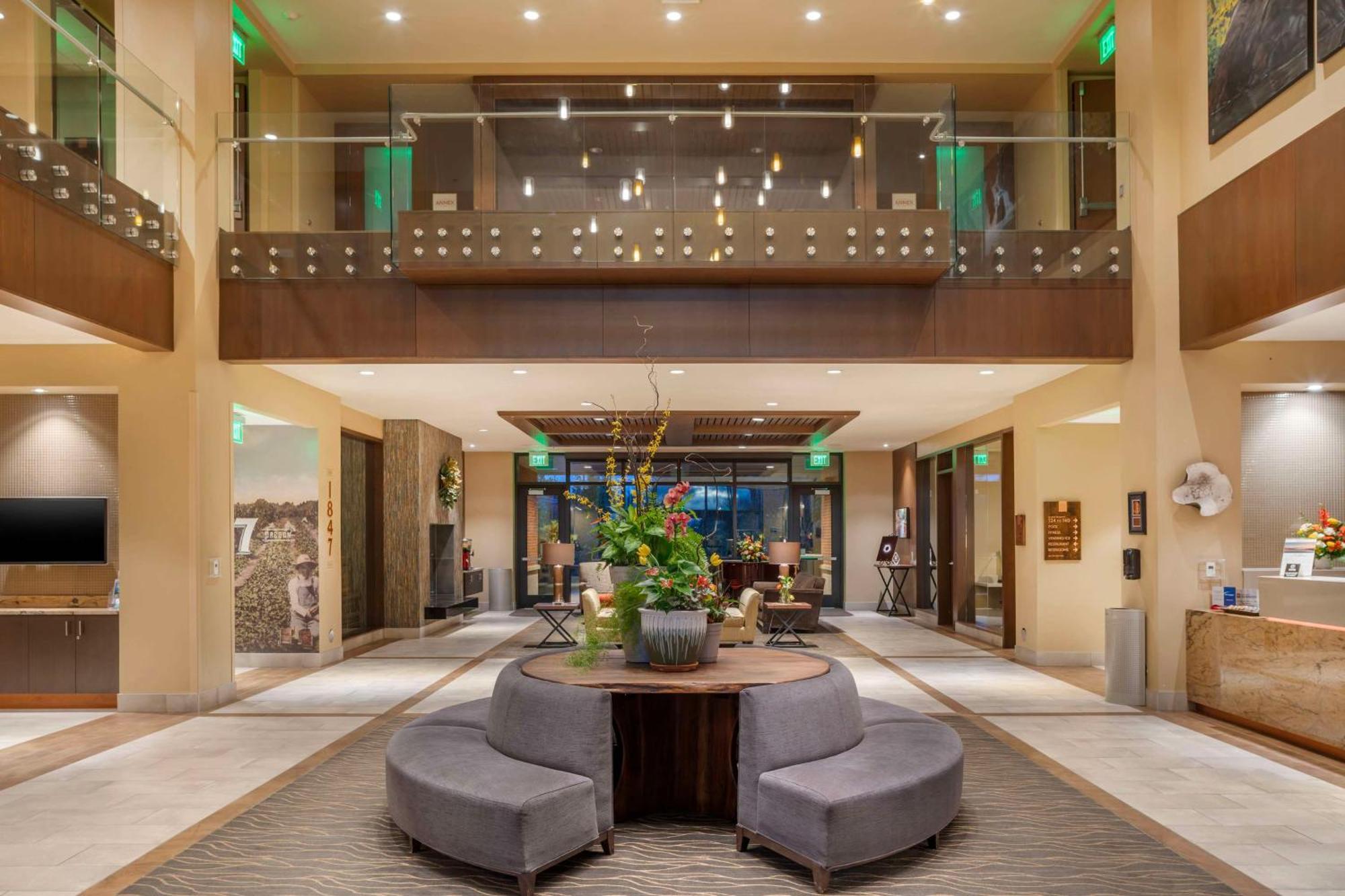 Western Premier Boulder Falls Hotel 4*