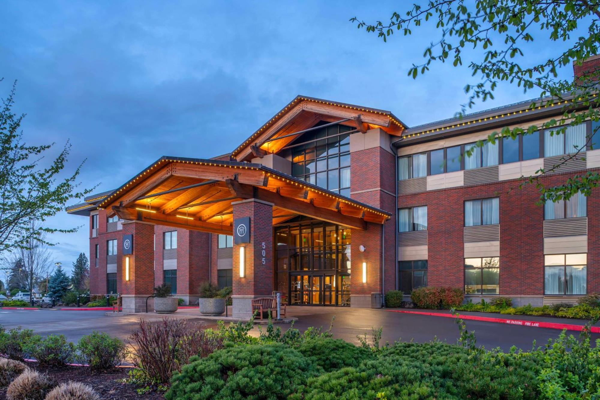 Hotel Western Premier Boulder Falls 4*