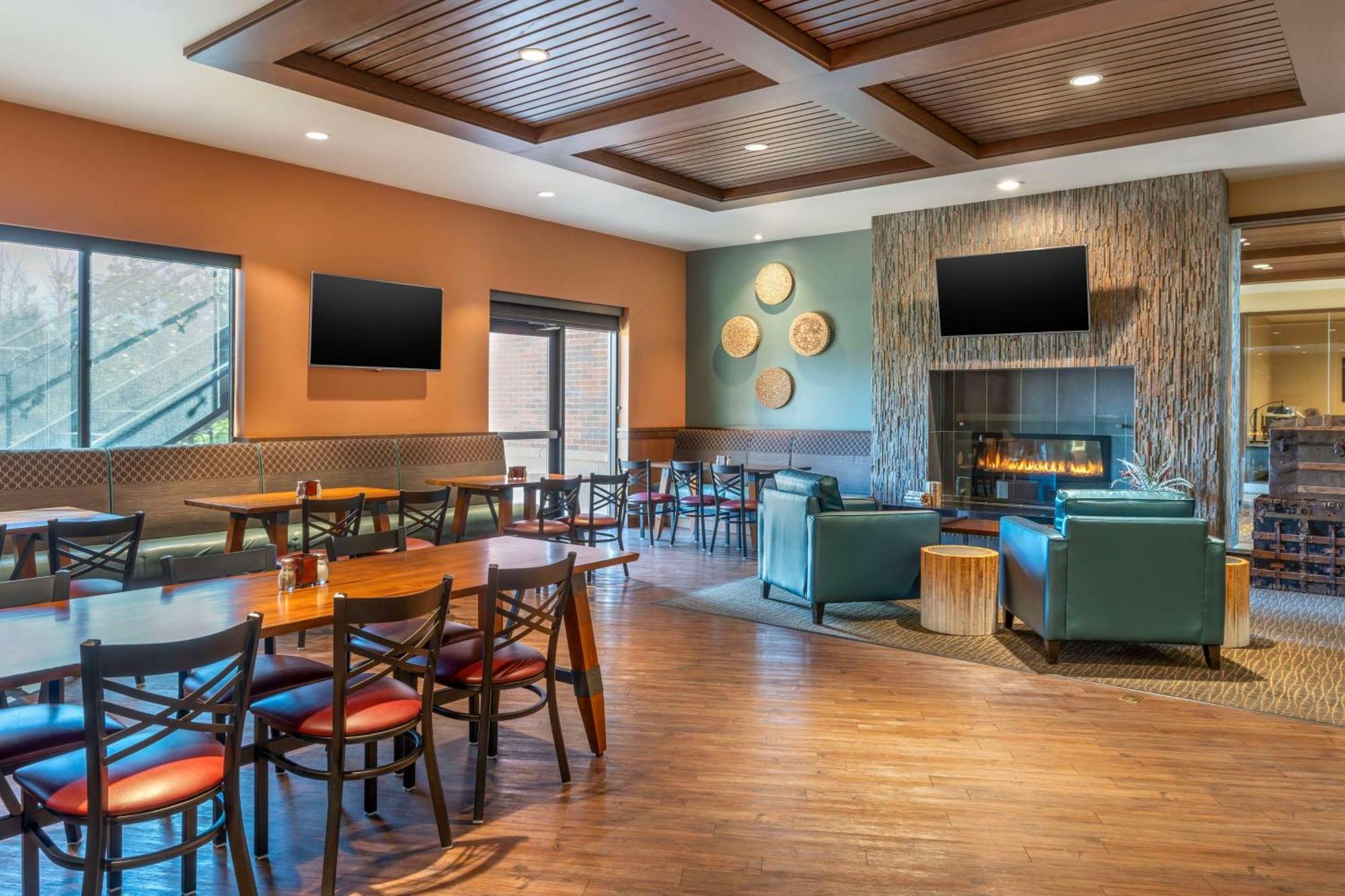 Western Premier Boulder Falls Hotel