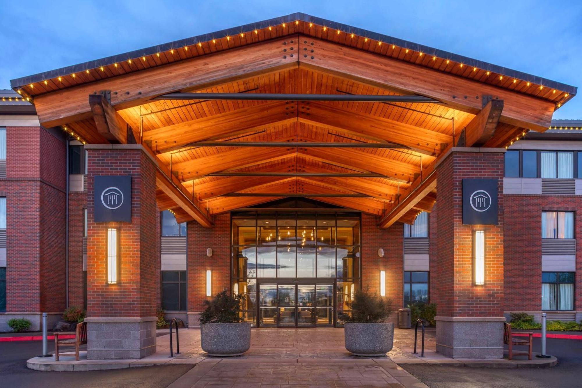 Hotel Western Premier Boulder Falls 4*